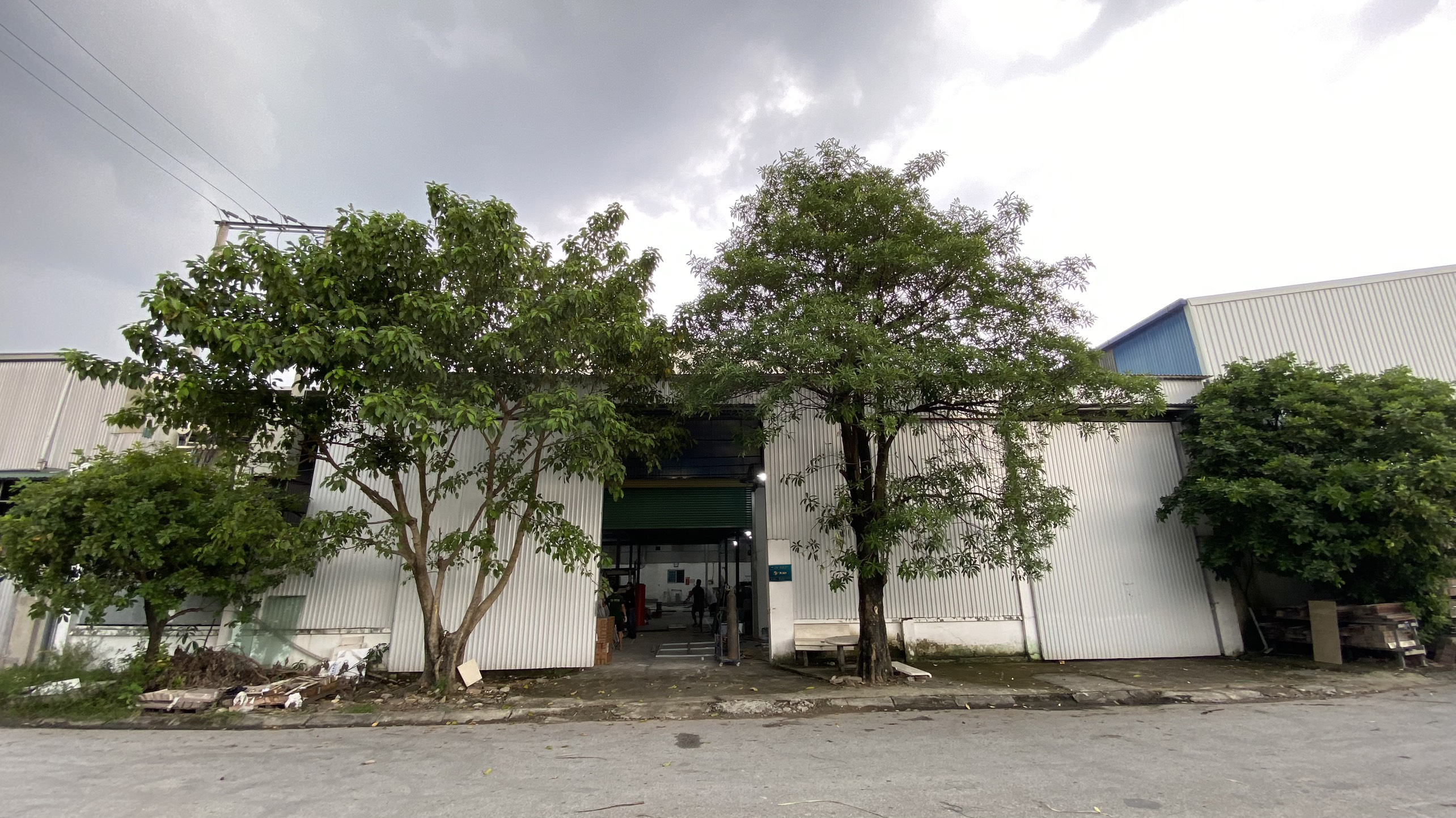 NHÀ MÁY SẢN XUẤT